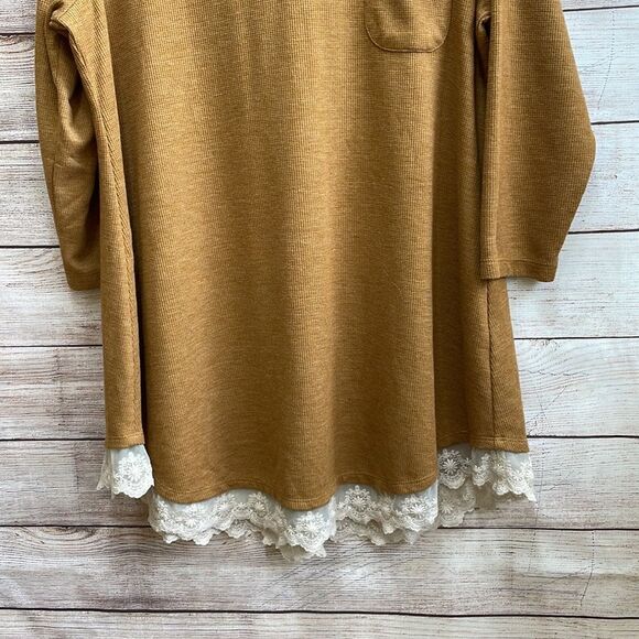 LOGO RIBBED KNIT TOP IN MUSTARD YELLOW - Picture 3 of 6